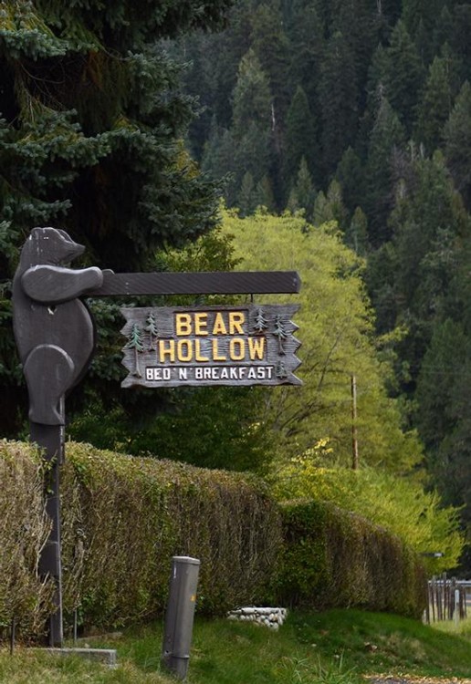 Bear Hollow Bed and Breakfast Idaho outside house welcome sign